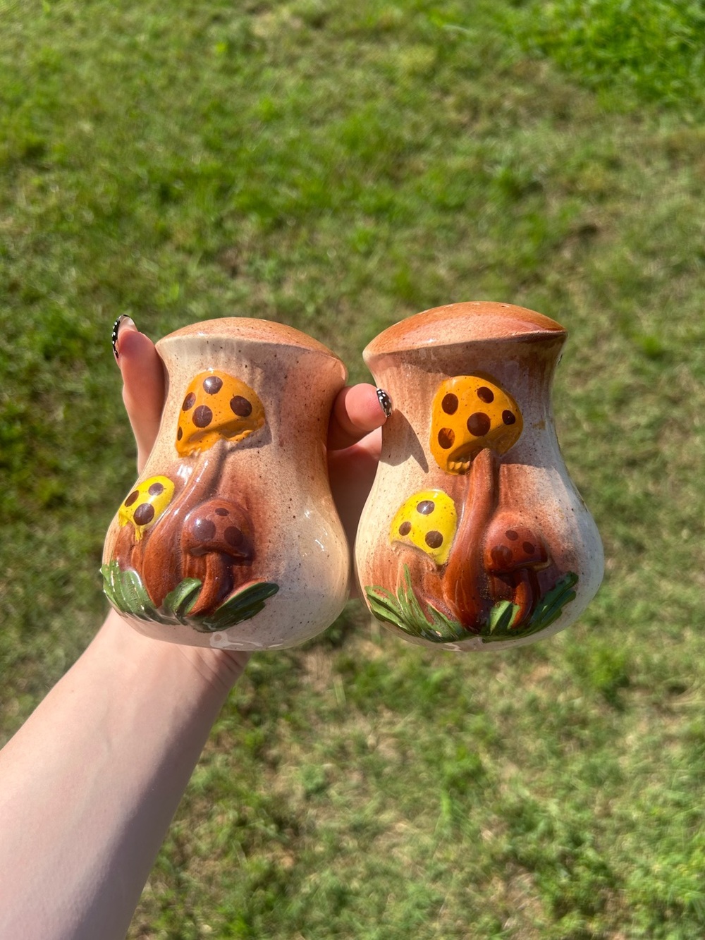 Arnels Vintage Mushroom Ceramic Salt & Pepper Shakers not marked - Yellow Brown